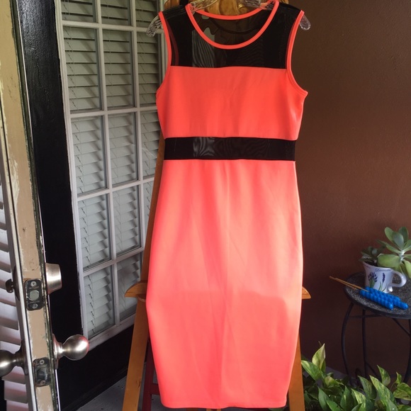 Sleeveless dress - Picture 3 of 5